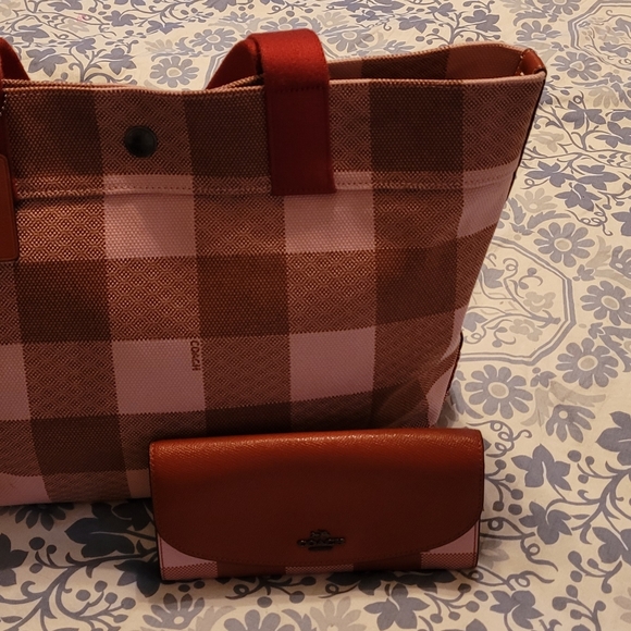 Meet your Posher, Debbie - Picture 8 of 8